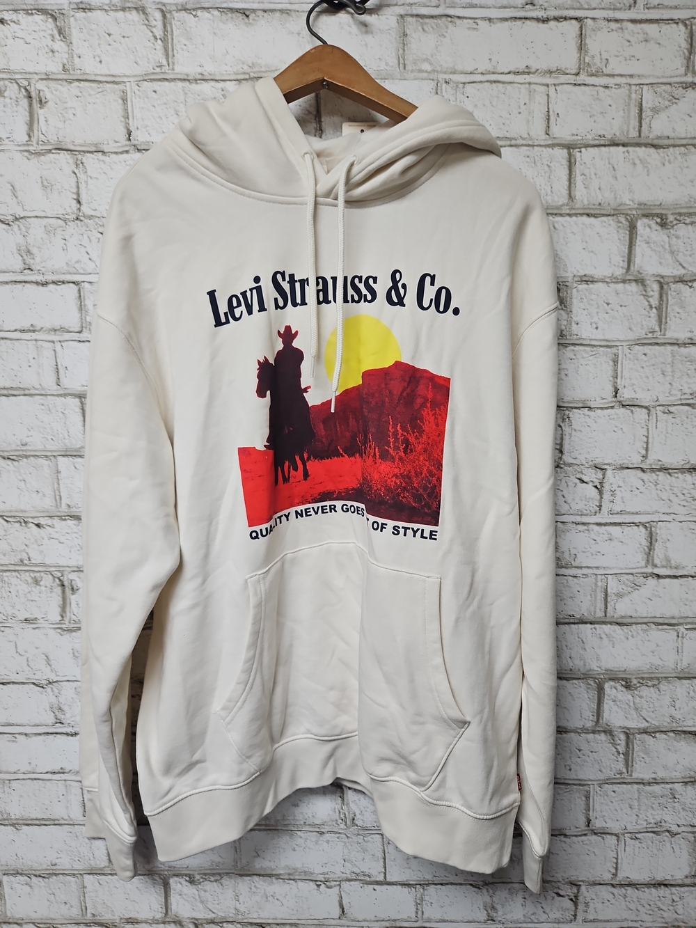 Levi's Men's Hooded Sweatshirt Relaxed Fit Off White With Graphic Size M NWT